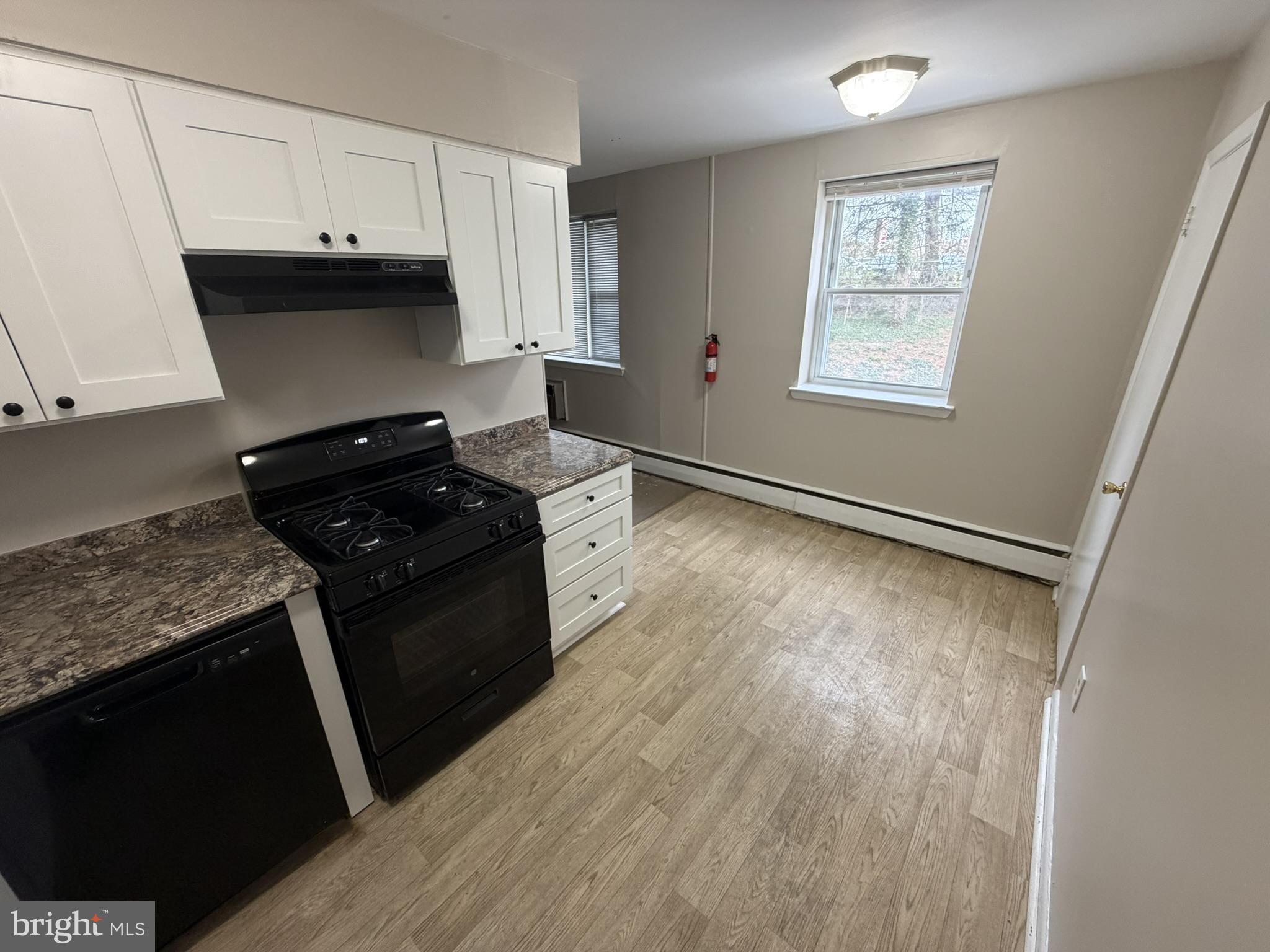1600 Church Road, Unit D104 Wyncote, PA 19095 - Photo 4 of 11 Bright and inviting kitchen space.