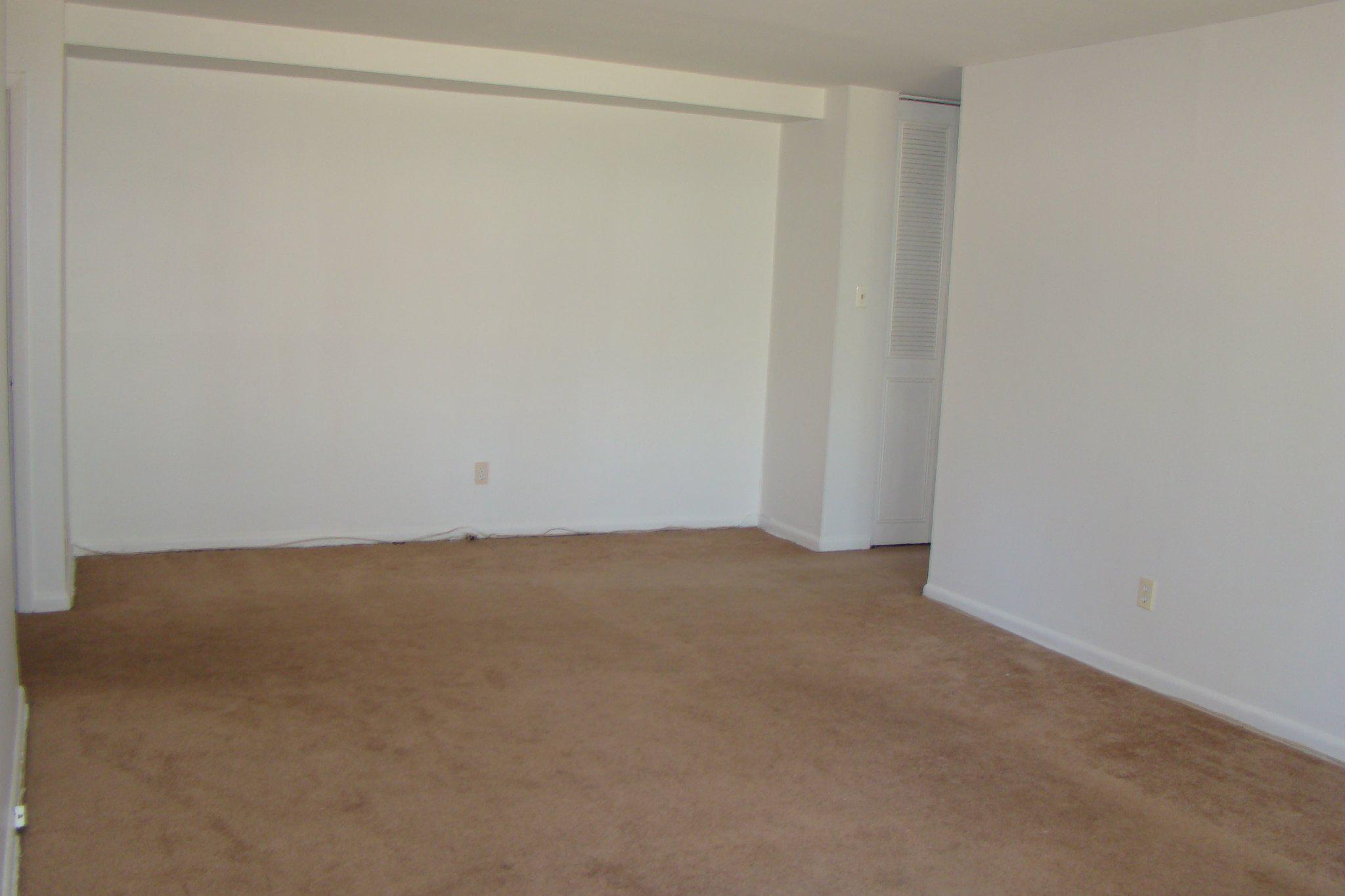 1600 Church Road, Unit D104 Wyncote, PA 19095 - Photo 7 of 11 Spacious living room.