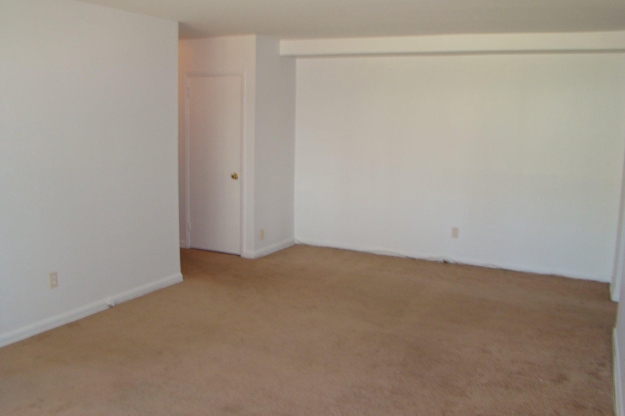 1600 Church Road, Unit D104 Wyncote, PA 19095 - Photo 8 of 11 Spacious living room