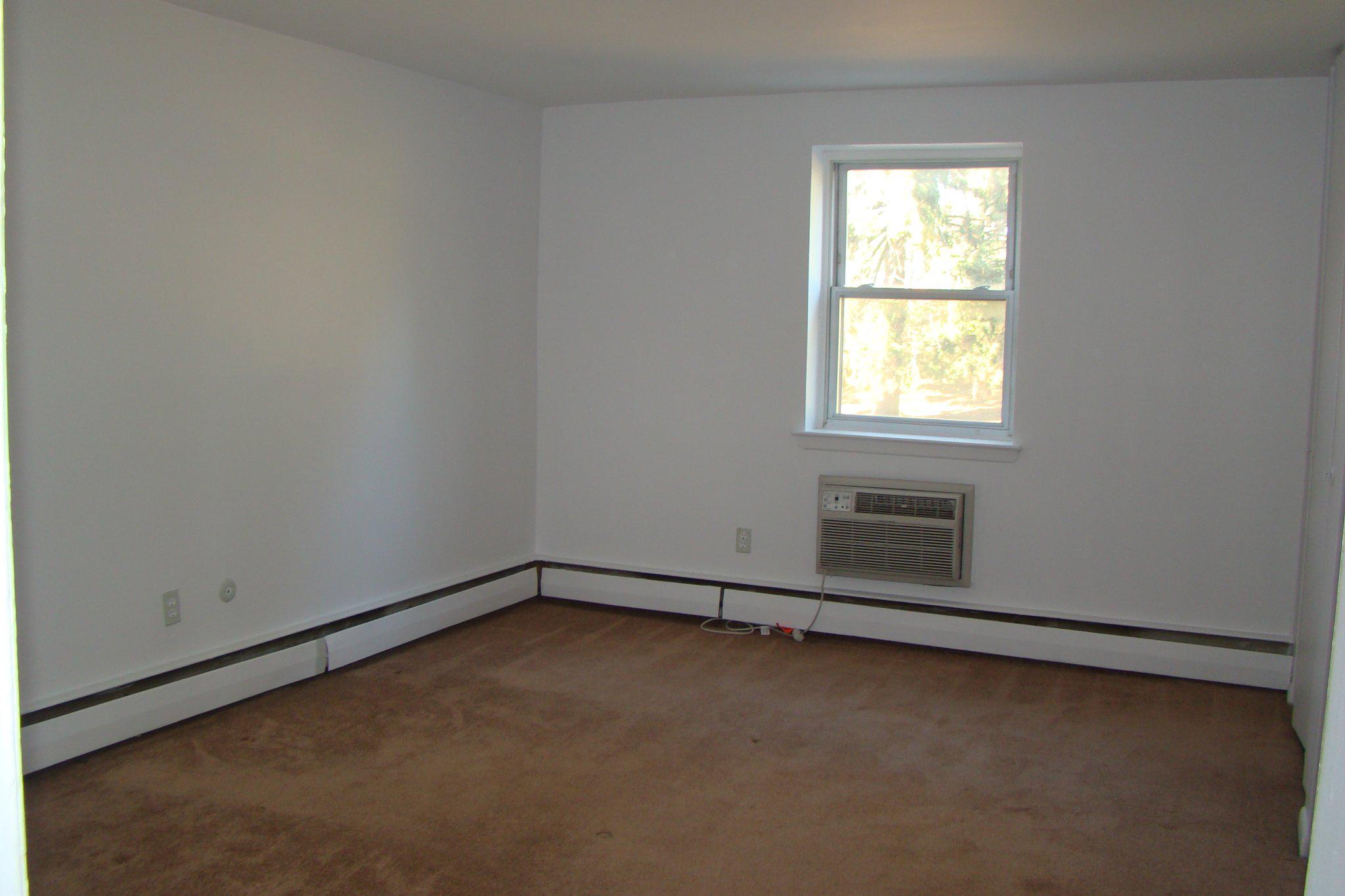 1600 Church Road, Unit D104 Wyncote, PA 19095 - Photo 9 of 11 Large Bedroom