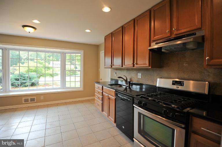 504 Fieldstone Road Silver Spring, MD 20905 - Photo 1 of 30 Kitchen