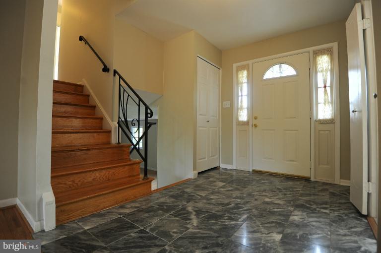 504 Fieldstone Road Silver Spring, MD 20905 - Photo 2 of 30 Foyer