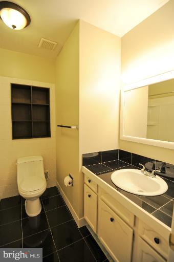 504 Fieldstone Road Silver Spring, MD 20905 - Photo 12 of 30 Bath