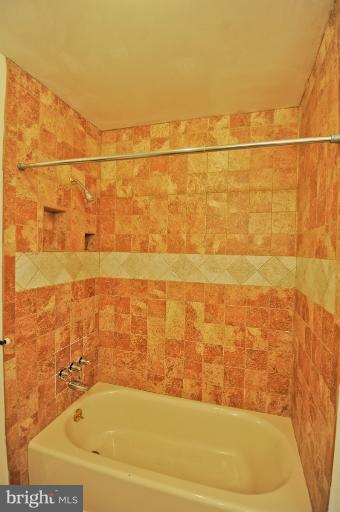 504 Fieldstone Road Silver Spring, MD 20905 - Photo 18 of 30 Bath (Master)