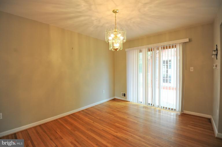504 Fieldstone Road Silver Spring, MD 20905 - Photo 20 of 30 Dining Room