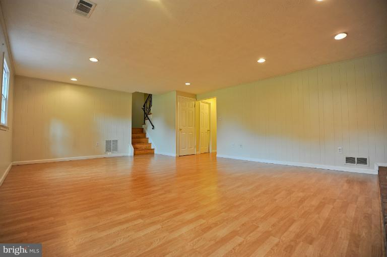 504 Fieldstone Road Silver Spring, MD 20905 - Photo 3 of 30 Family Room