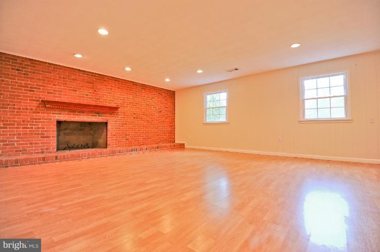 504 Fieldstone Road Silver Spring, MD 20905 - Photo 21 of 30 Family Room