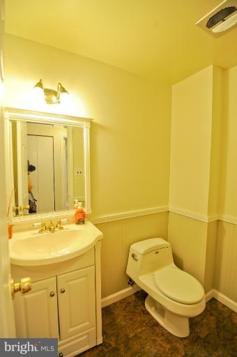 504 Fieldstone Road Silver Spring, MD 20905 - Photo 24 of 30 Powder Room