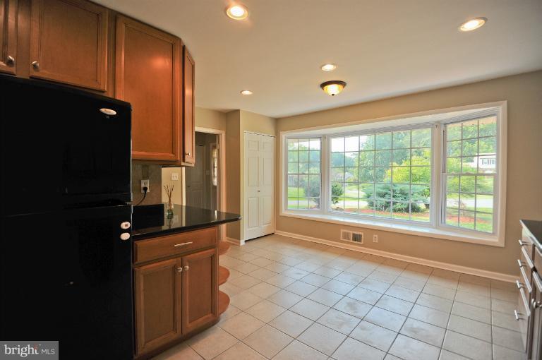504 Fieldstone Road Silver Spring, MD 20905 - Photo 26 of 30 Kitchen and Breakfast Area