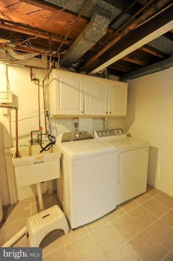504 Fieldstone Road Silver Spring, MD 20905 - Photo 4 of 30 Laundry