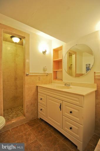 504 Fieldstone Road Silver Spring, MD 20905 - Photo 7 of 30 In law suite Bathroom with jacuzzi & sep.shower