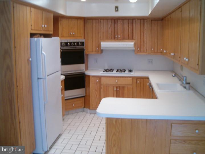 9709 Wynmill Road Philadelphia, PA 19115 - Photo 12 of 25 Kitchen