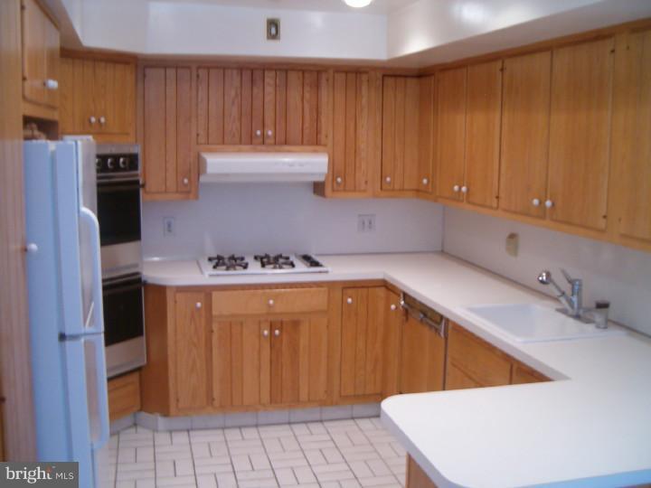 9709 Wynmill Road Philadelphia, PA 19115 - Photo 13 of 25 Kitchen
