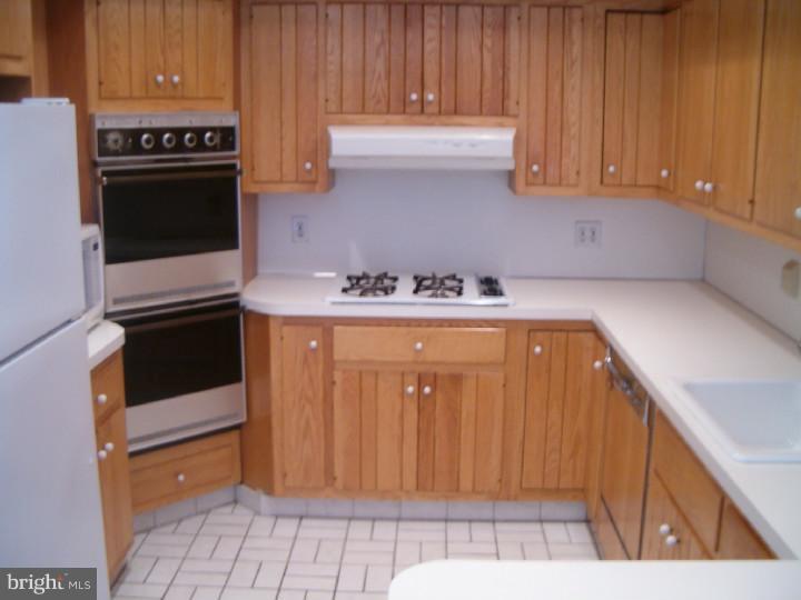 9709 Wynmill Road Philadelphia, PA 19115 - Photo 14 of 25 Kitchen