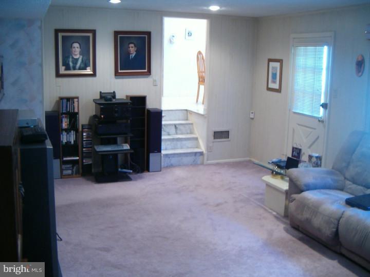 9709 Wynmill Road Philadelphia, PA 19115 - Photo 19 of 25 Family Room