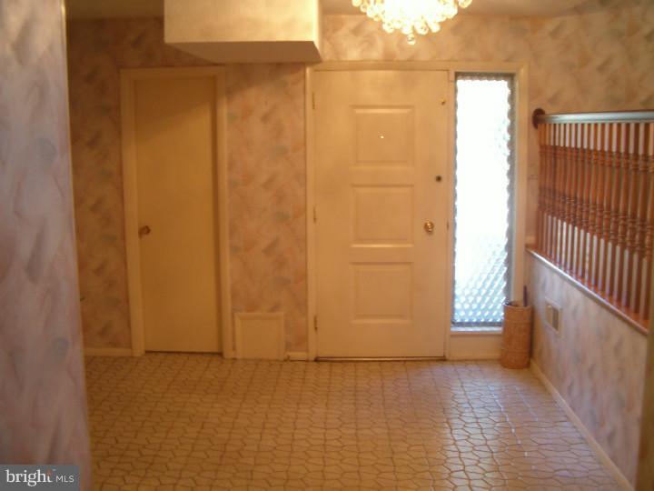 9709 Wynmill Road Philadelphia, PA 19115 - Photo 21 of 25 Hallway