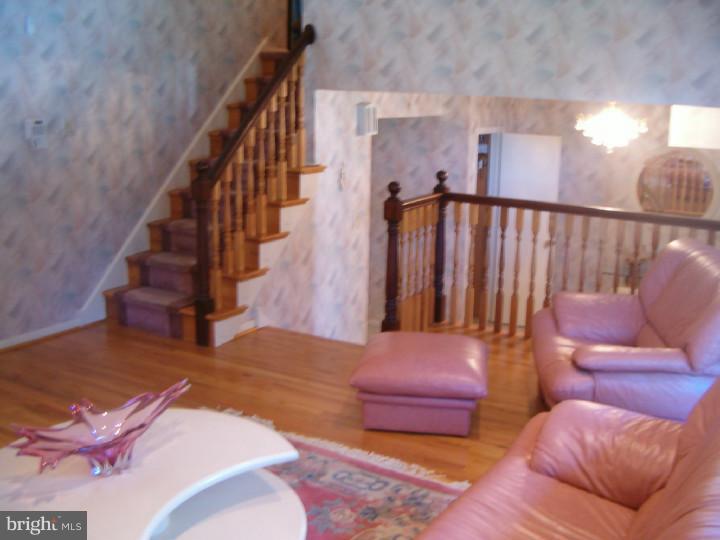 9709 Wynmill Road Philadelphia, PA 19115 - Photo 9 of 25 Living Room