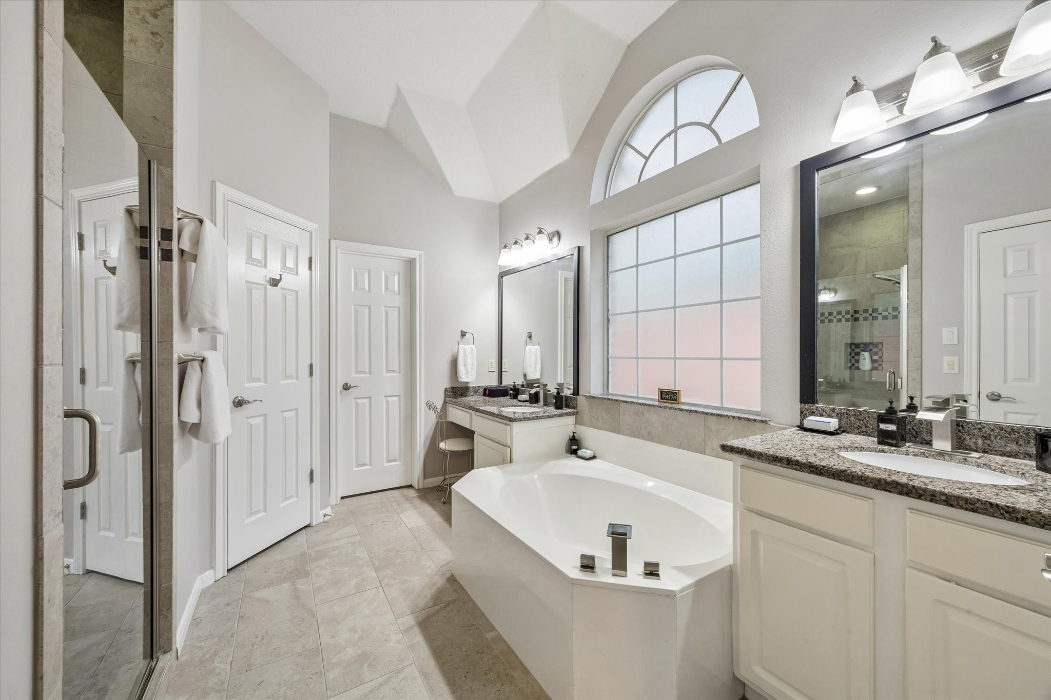 12423 Rutgers Park Court Houston, TX 77058 - Photo 20 of 29 a bathroom with a tub sink and mirror