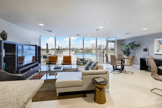 $2,550 | 2350 Southwest 27th Avenue, Unit 809, Miami, FL 33145