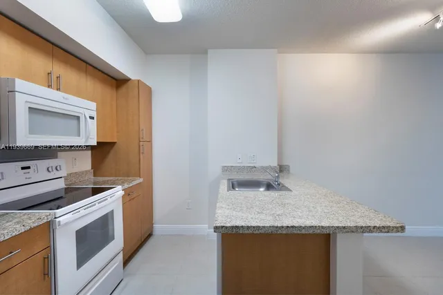 $2,550 | 2350 Southwest 27th Avenue, Unit 809, Miami, FL 33145