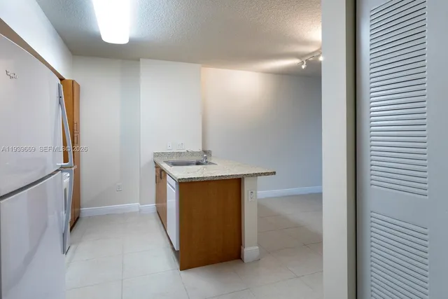 $2,550 | 2350 Southwest 27th Avenue, Unit 809, Miami, FL 33145