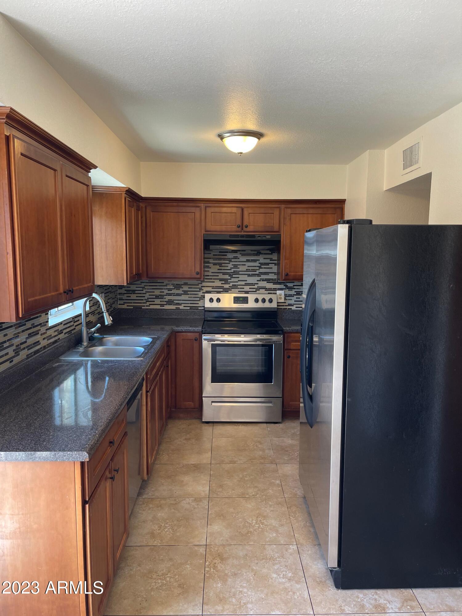3605 West Bethany Home Road, Unit 17 Phoenix, AZ 85019 - Photo 5 of 12 Kitchen