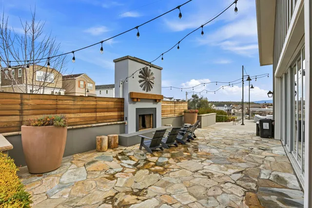 a view of a living room and kitchen