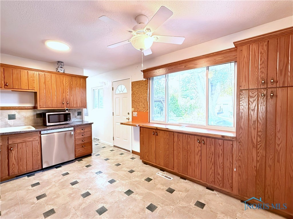 342 Cheswick Road Holland, OH 43528 - Photo 5 of 23 Gallery Image 5
