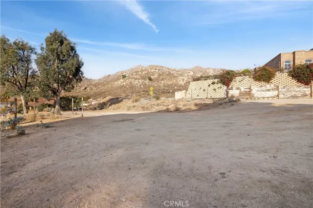 a view of a dry yard with houses