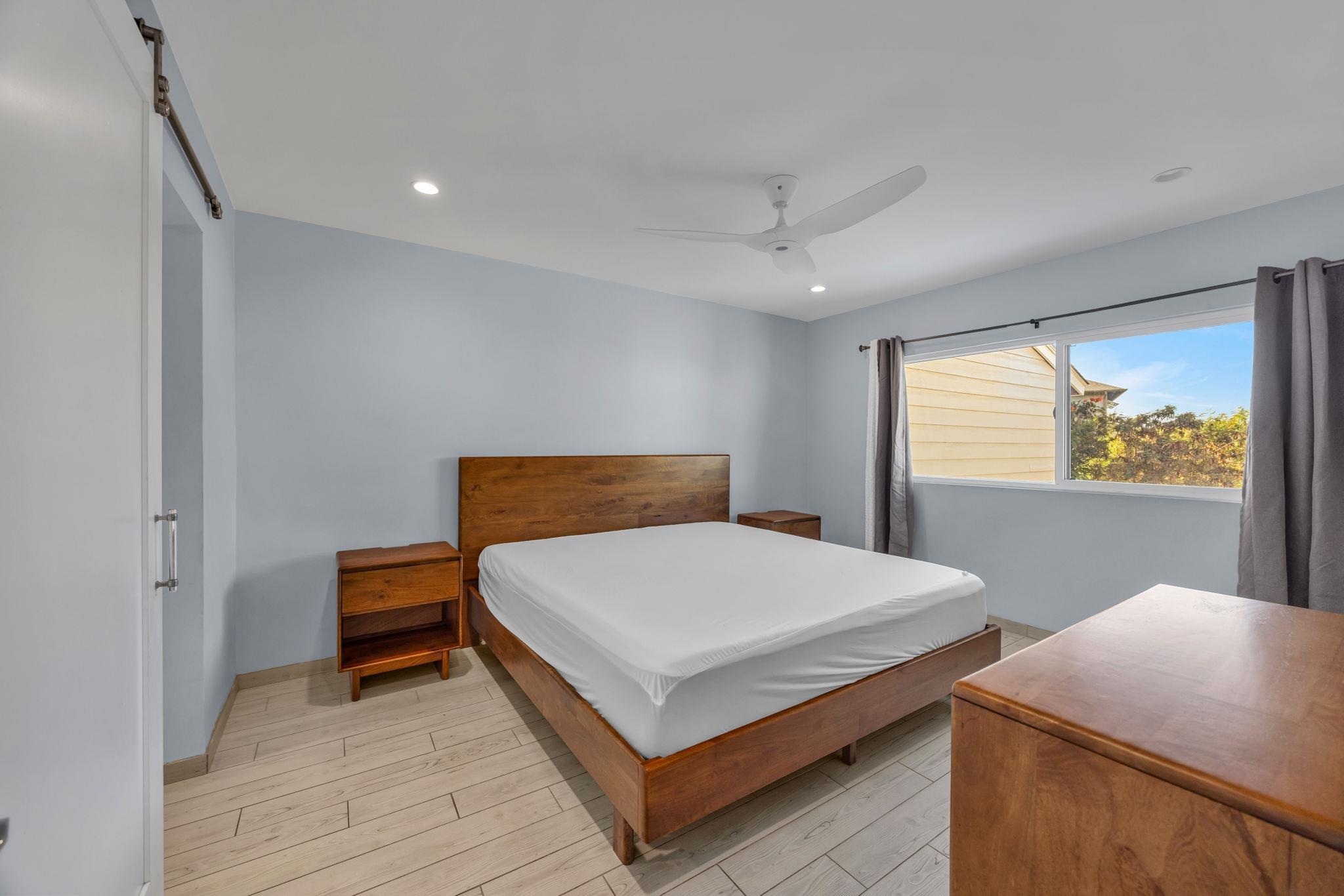 100 Auhana Road, Unit 103 Kihei, HI 96753 - Photo 26 of 43 a bedroom with a bed and a window