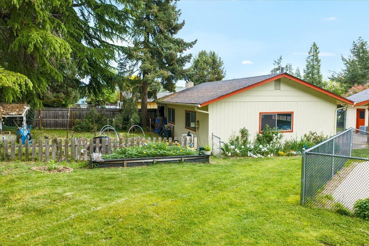 3307 Freeland Road Central Point, OR 97502 - Photo 28 of 34