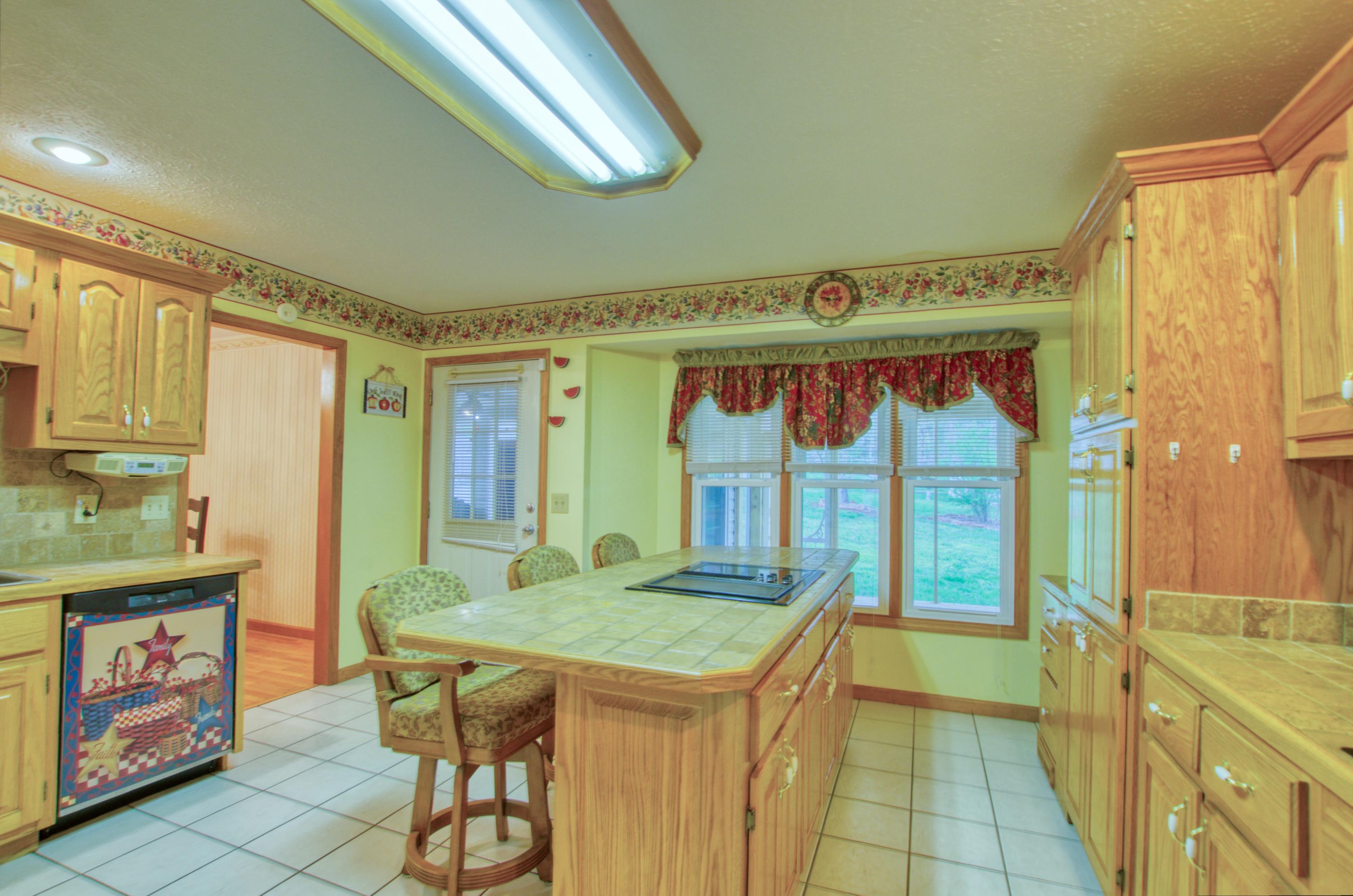 3211 Gap Creek Road Hampton, TN 37658 - Photo 16 of 33 kitchne5
