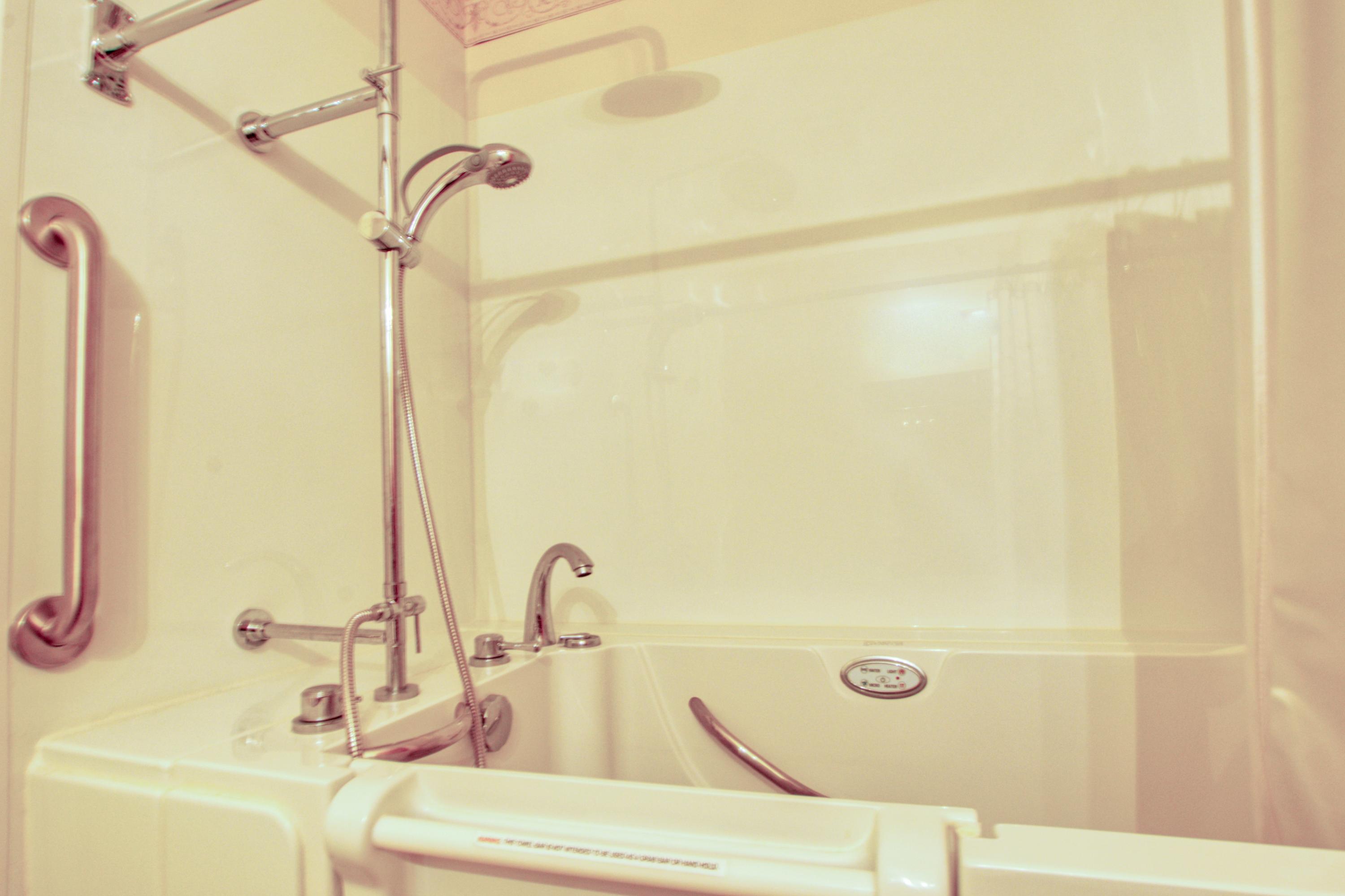 3211 Gap Creek Road Hampton, TN 37658 - Photo 21 of 33 soaking tub