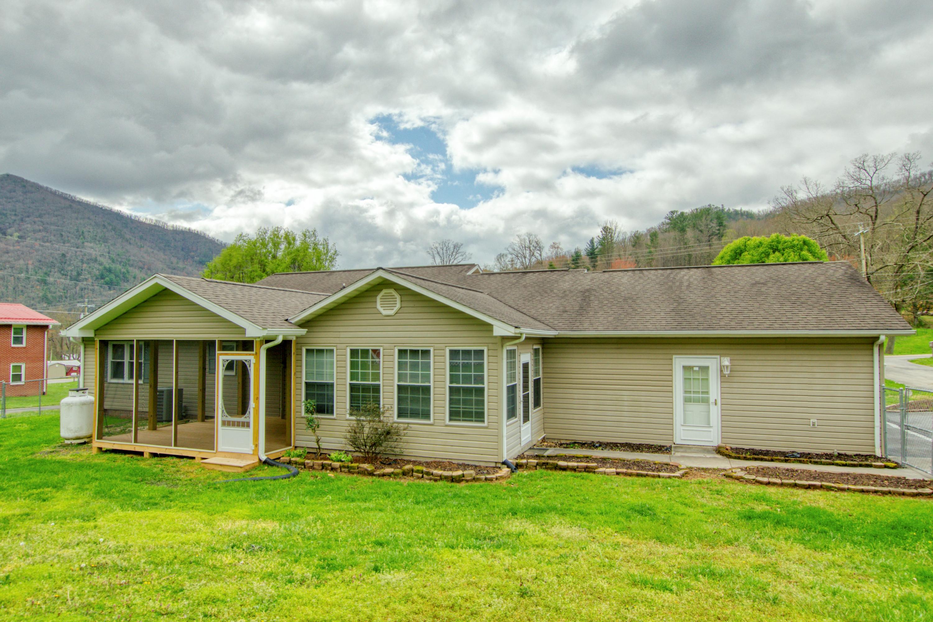 3211 Gap Creek Road Hampton, TN 37658 - Photo 3 of 33 back 1st