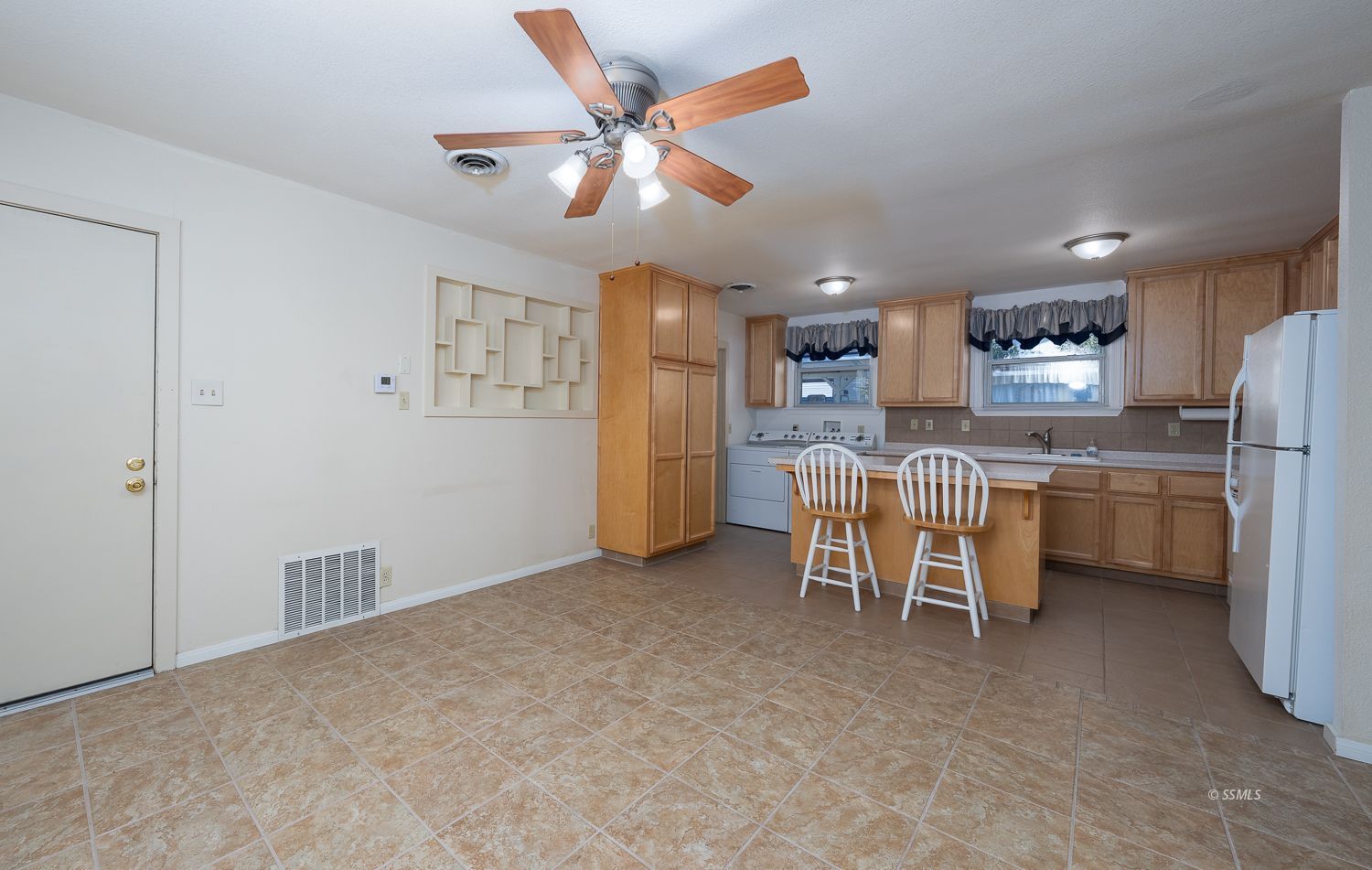 508 West Rader Avenue Ridgecrest, CA 93555 - Photo 8 of 38
