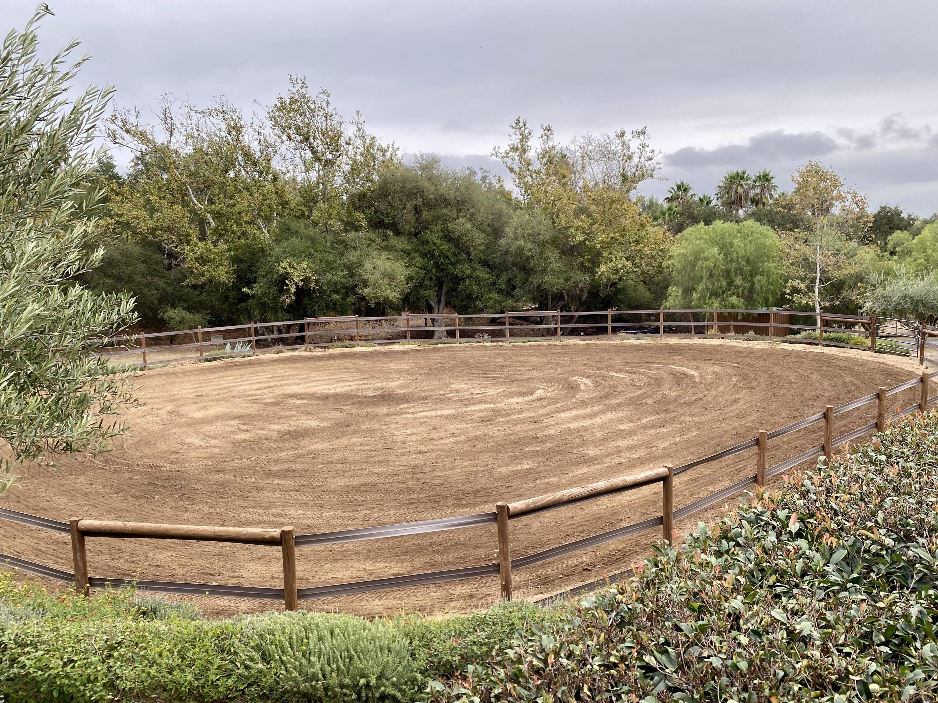 3705 La Canada Road Fallbrook, CA 92028 - Photo 20 of 68 a view of a tennis court
