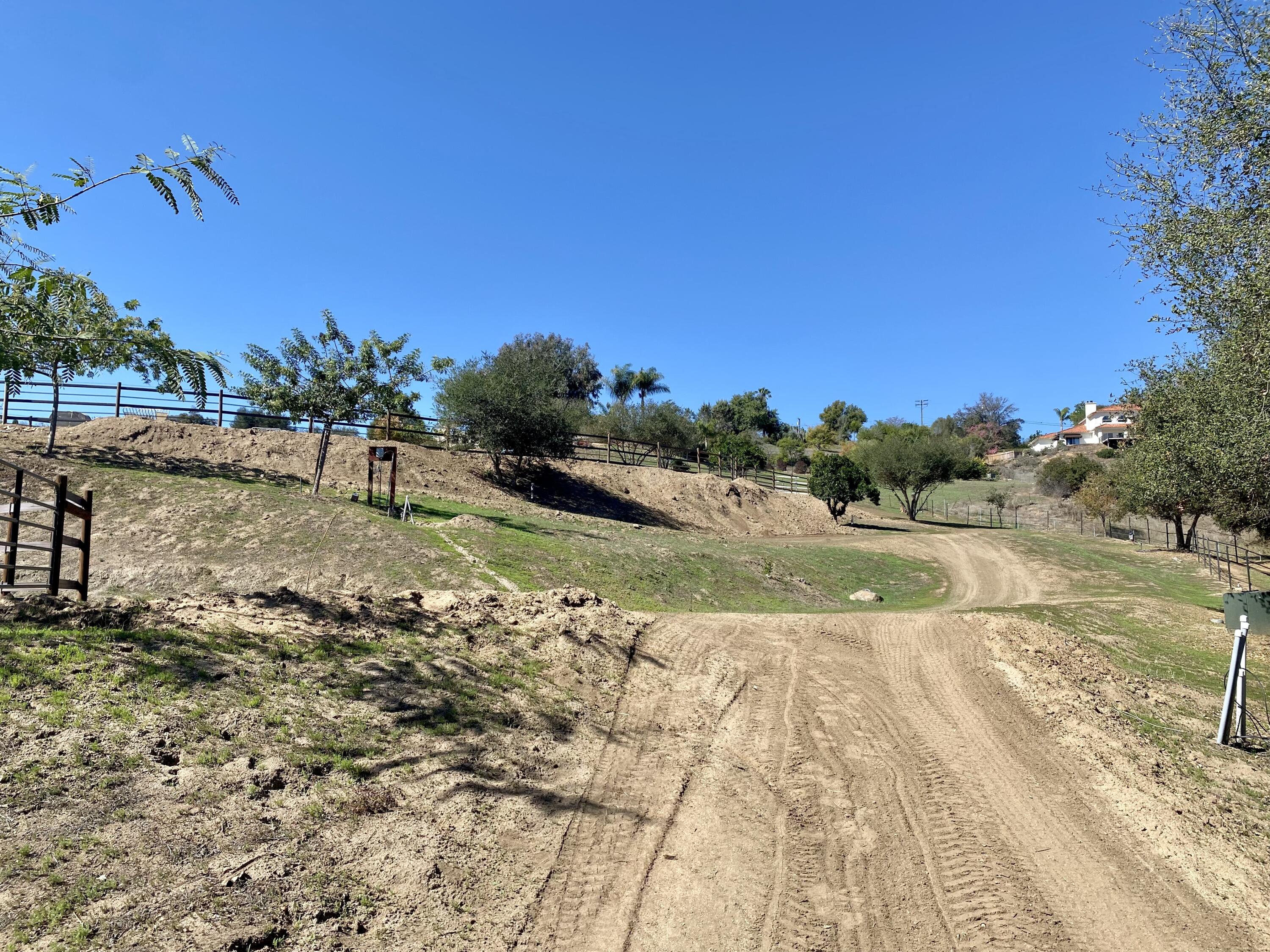 3705 La Canada Road Fallbrook, CA 92028 - Photo 44 of 68 a view of a yard