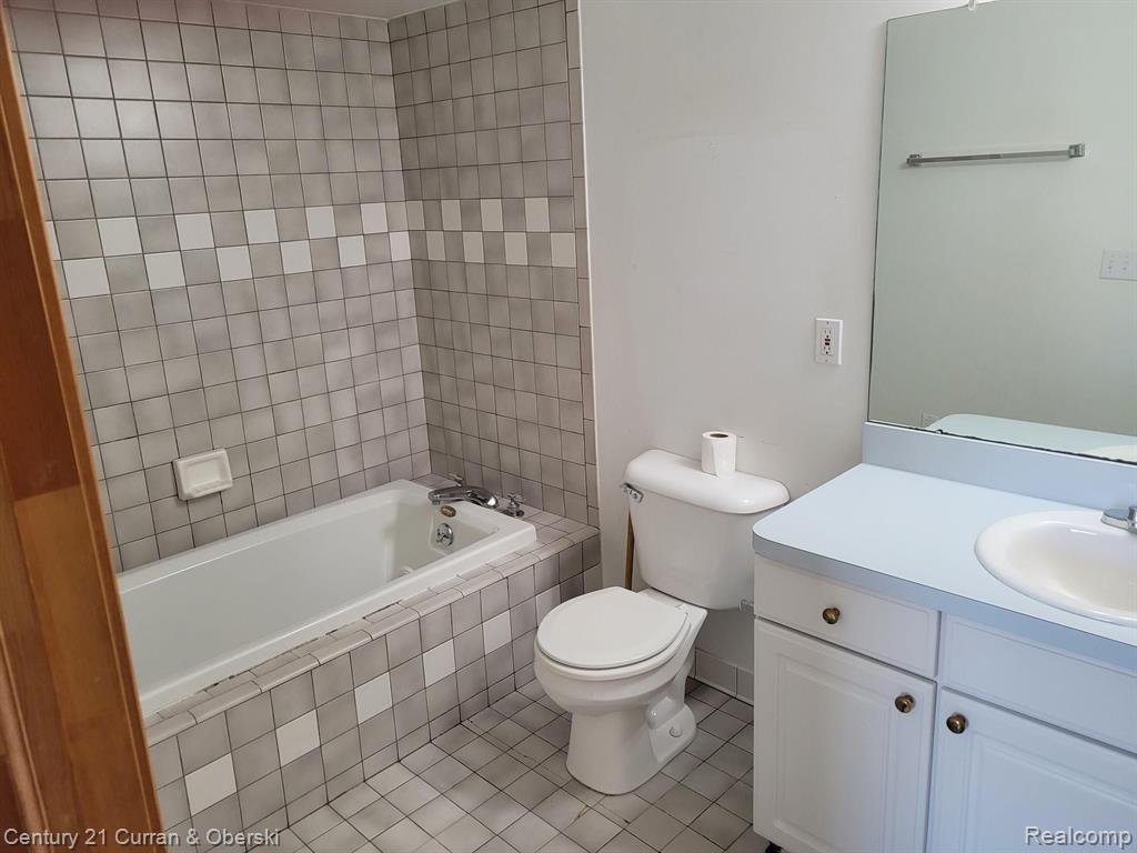 30744 South Gibraltar Road Rockwood, MI 48173 - Photo 16 of 22