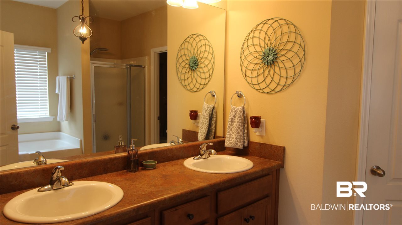 9307 Pembrook Loop Fairhope, AL 36532 - Photo 8 of 20 Master Bath