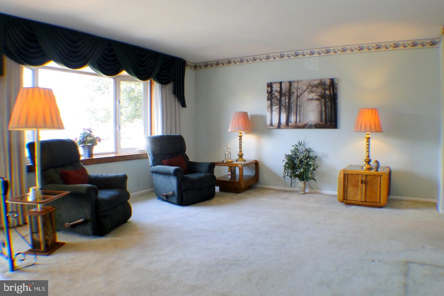 12748 Hollins Road Philadelphia, PA 19154 - Photo 4 of 31 Gallery Image 4