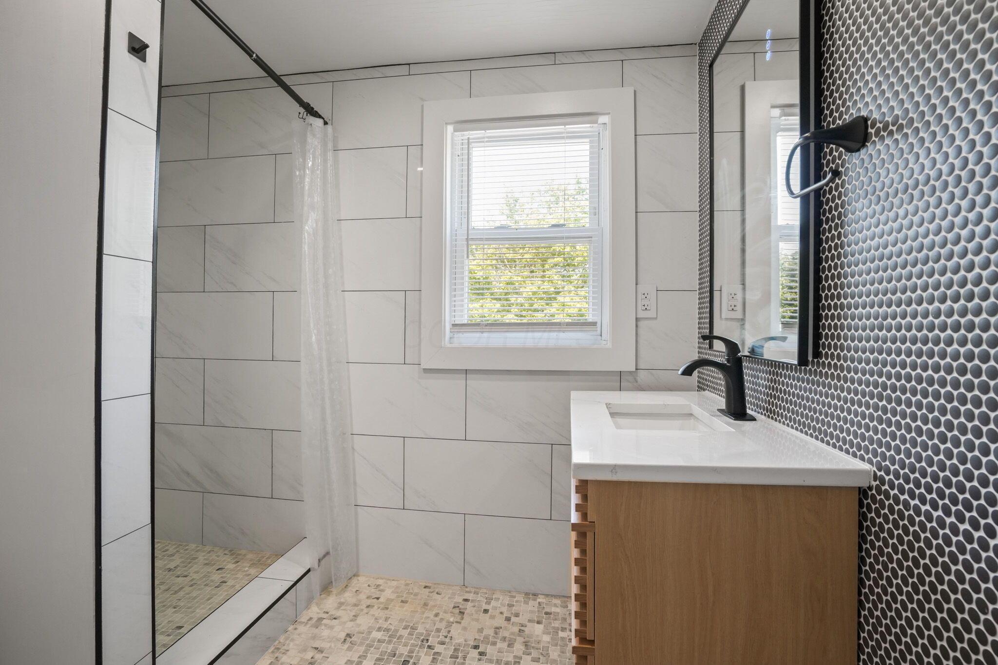 3071 Karl Road Columbus, OH 43224 - Photo 18 of 22 Full Bathroom on Second Floor