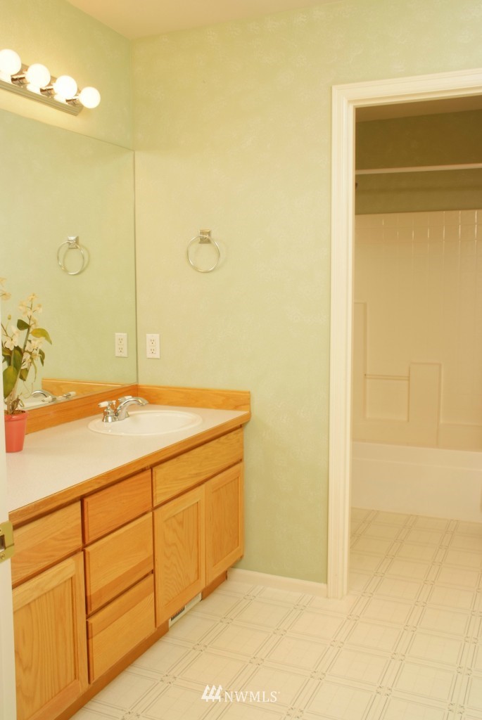 18537 174th Place Southeast Renton, WA 98058 - Photo 14 of 23 Gallery Image 14