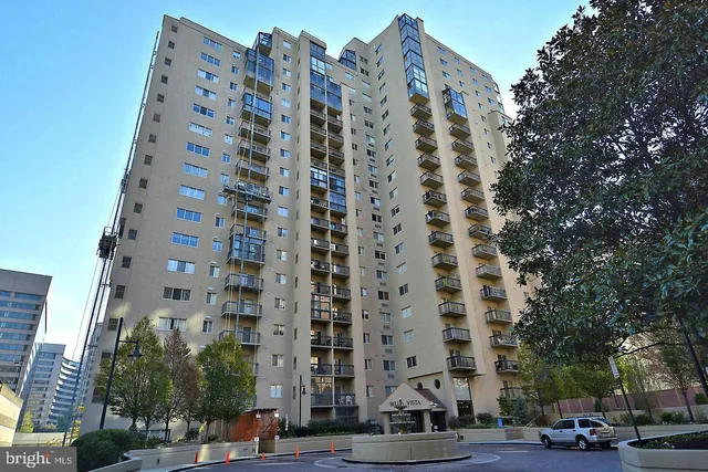 $3,000 | 1211 South Eads Street, Unit 1905, Arlington, VA 22202