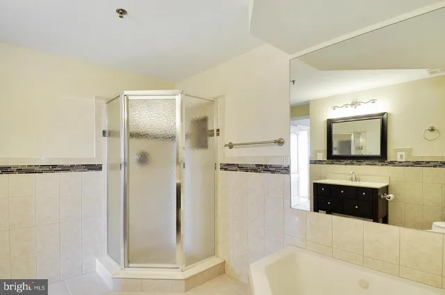 $3,000 | 1211 South Eads Street, Unit 1905, Arlington, VA 22202