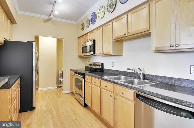 $3,000 | 1211 South Eads Street, Unit 1905, Arlington, VA 22202