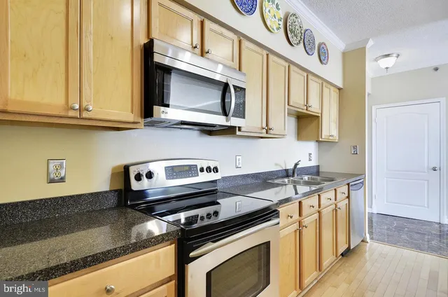 $3,000 | 1211 South Eads Street, Unit 1905, Arlington, VA 22202