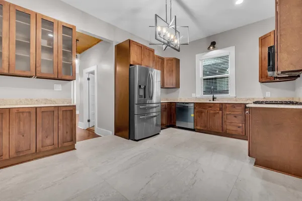 $449,000 | 1757 Vinton Avenue, Memphis, TN 38104