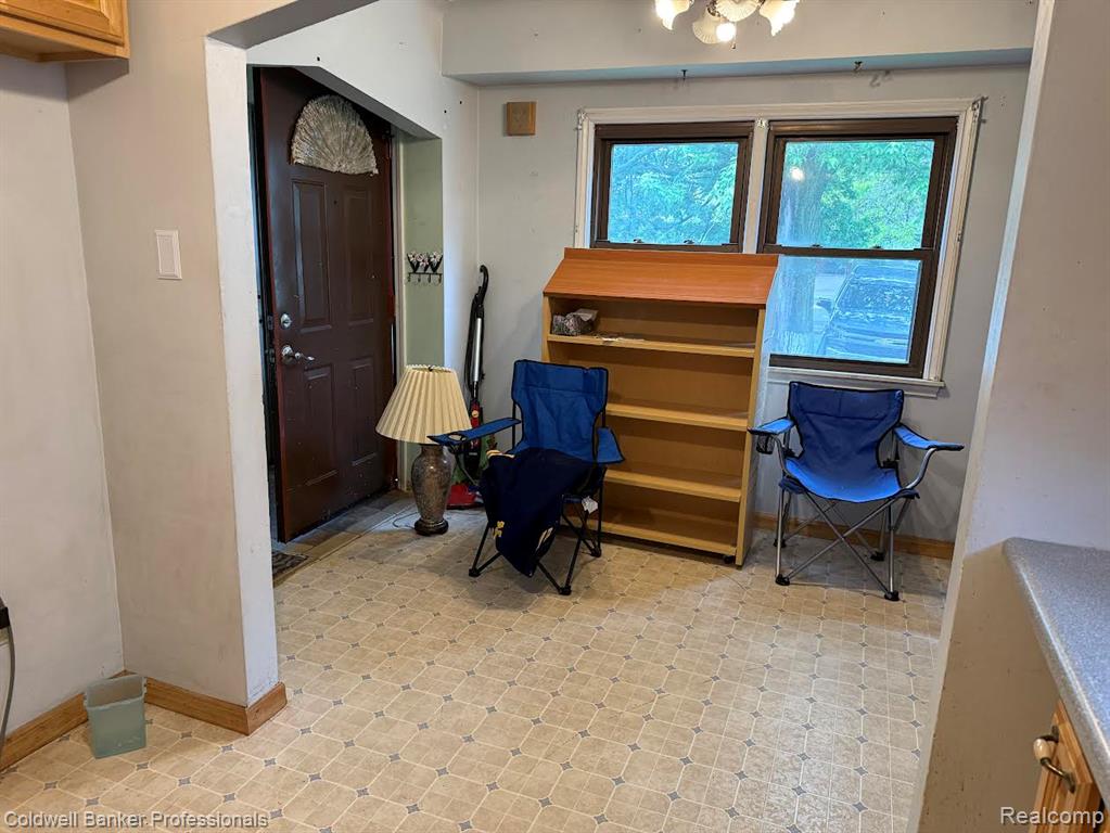 6793 Pelham Road Allen Park, MI 48101 - Photo 3 of 18
