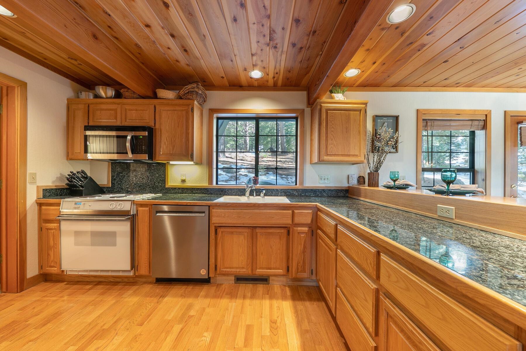 725 Conifer Truckee, CA 96161 - Photo 9 of 26