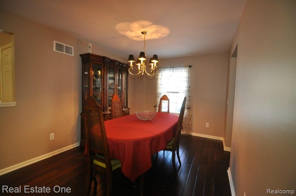 3705 Everett Drive Rochester, MI 48307 - Photo 7 of 30 7.JPG